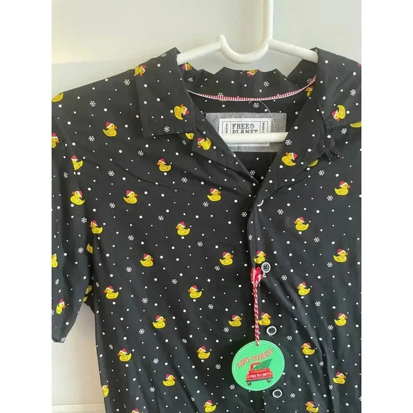 Free Planet Small Short Sleeve Button Down Shirt Christmas Rubber Duckie NEW - Picture 1 of 9
